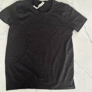 Lululemon black swiftly size. 6